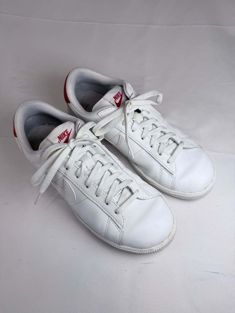 Nike Mens Tennis Classic CS White University Red Sneakers Size 7.5 Retro Tennisc